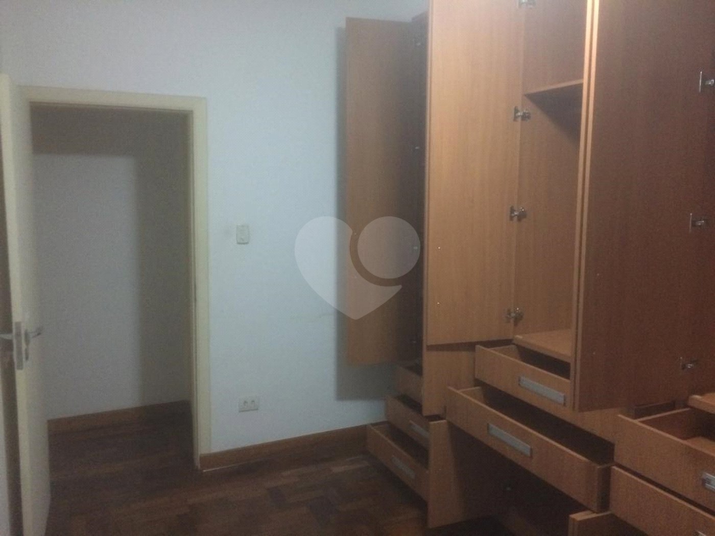Apto com 99m 3 dorm 1 suite 2 banheiros com 1 vaga de garagem