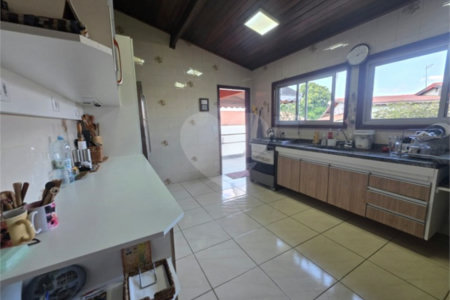 Casa à venda com 3 quartos, sendo 1 suíte, no condomínio Estância Marambaia, Vinhedo - SP