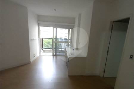 Apartamento à venda com 3 quartos, sendo 1 suíte,  em Vila Olímpia, São Paulo, SP