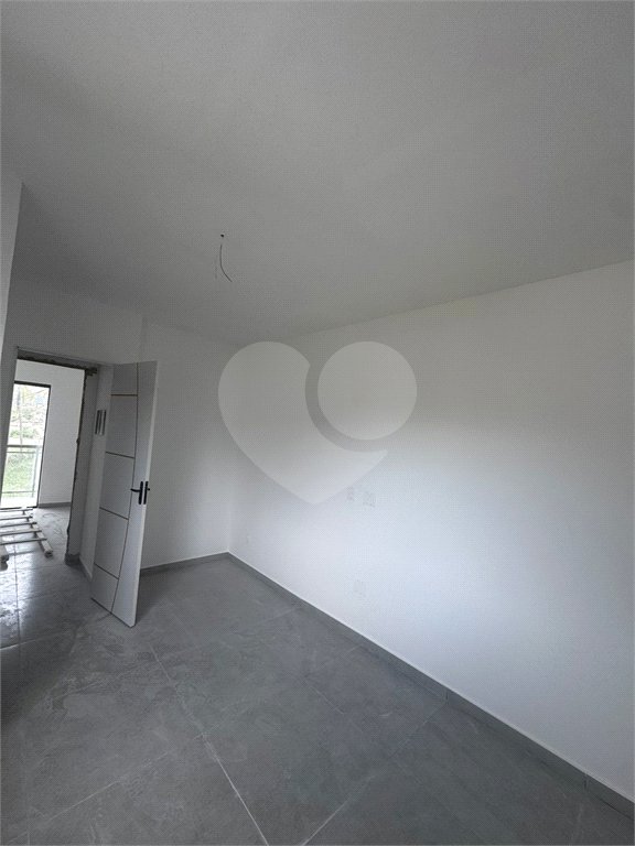 Casa à venda com 2 suítes no condomínio Residencial Camila, Rio de Janeiro - RJ
