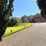 Casa à venda com 4 quartos, sendo 2 suítes, no condomínio Residencial Jardim Primavera, Louveira - SP