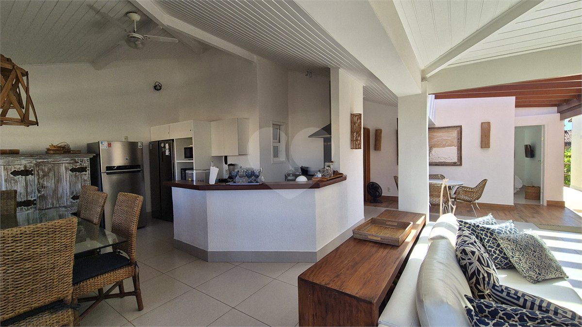 Casa em condomínio à venda com 4 quartos, sendo 3 suítes, em Geribá, Armação dos Búzios, RJ