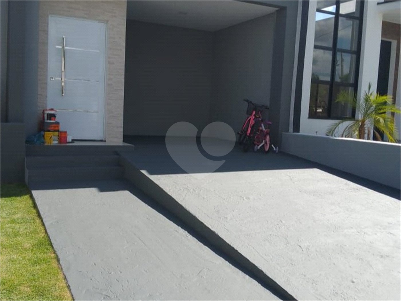 Casa à venda com 2 quartos, sendo 1 suíte, no condomínio Residencial Jardim, Sorocaba - SP