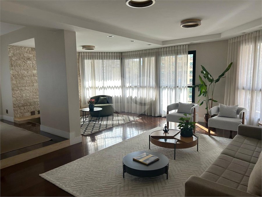 Apartamento à venda com 4 quartos, sendo 3 suítes, em Moema, São Paulo, SP