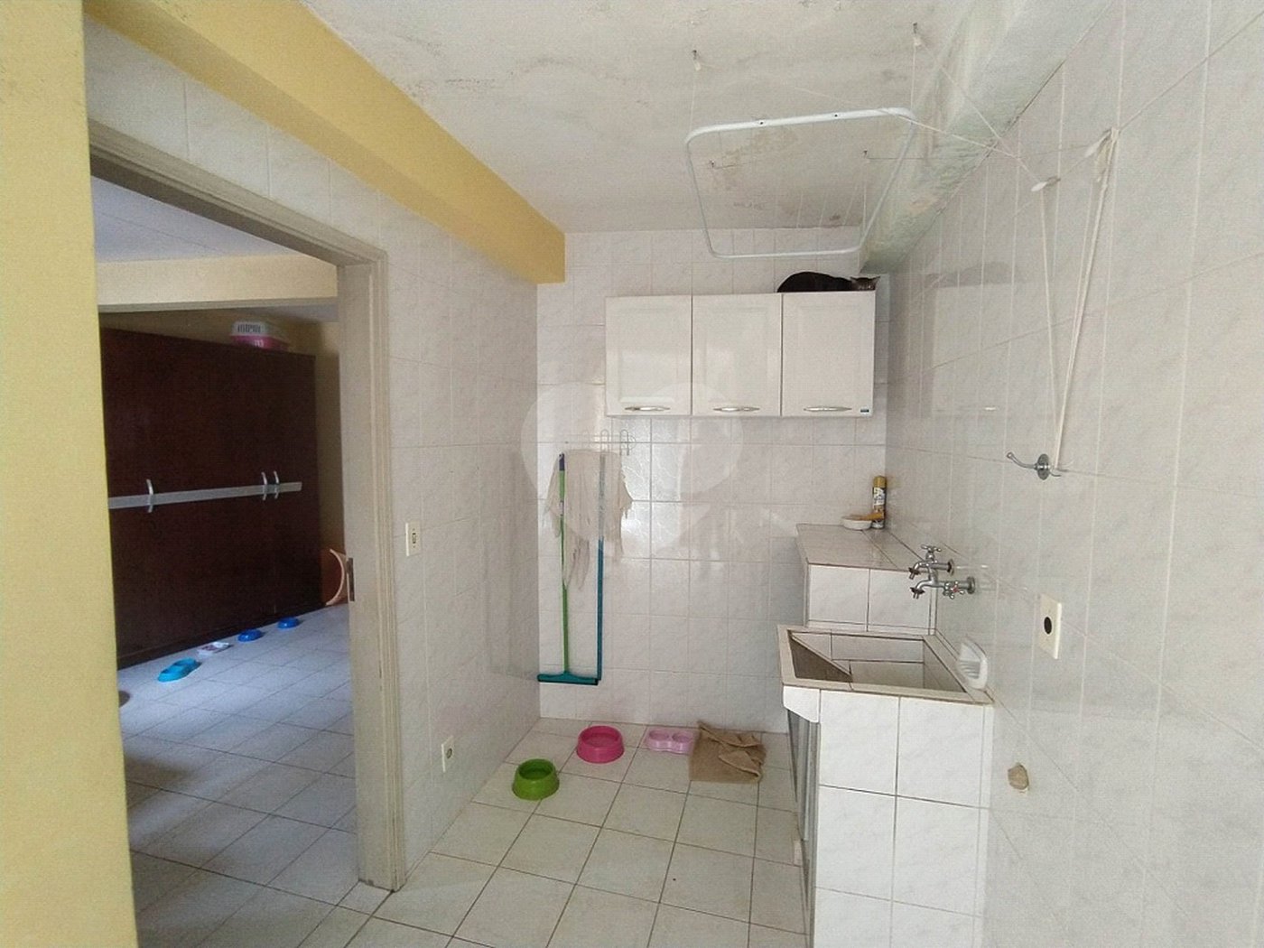 Casa à venda com 6 quartos, sendo 2 suítes, em Chora Menino, São Paulo, SP