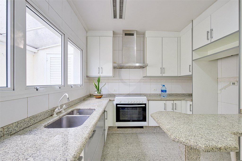 Casa à venda com 4 suítes no condomínio Solar Andaluz, São Paulo - SP