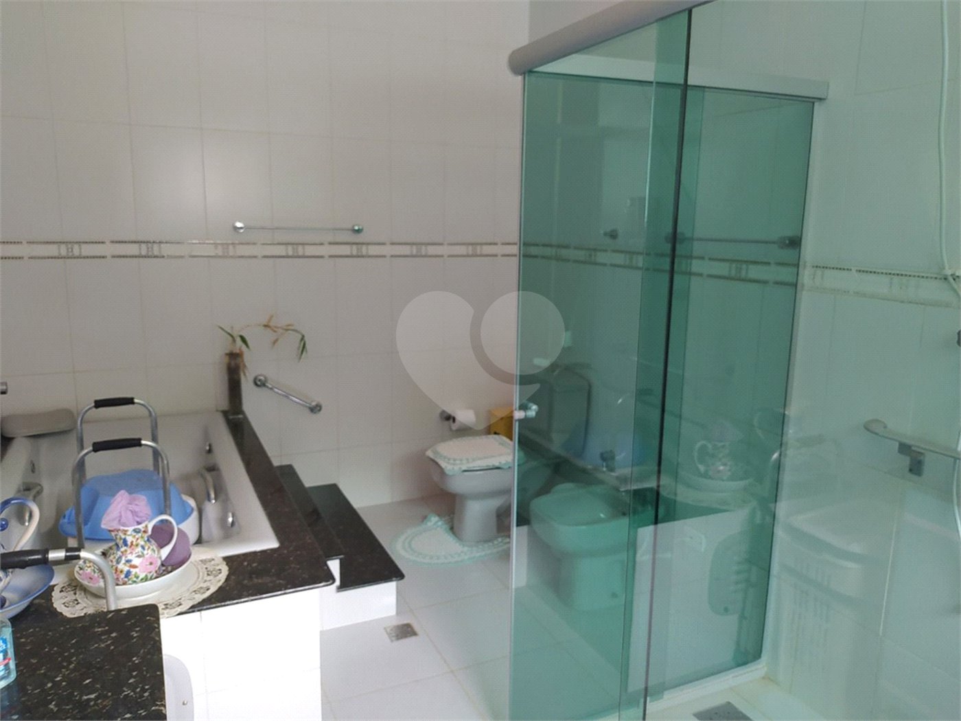 Casa à venda ou para alugar com 6 quartos, sendo 1 suíte, em Vila Junqueira, São Roque, SP