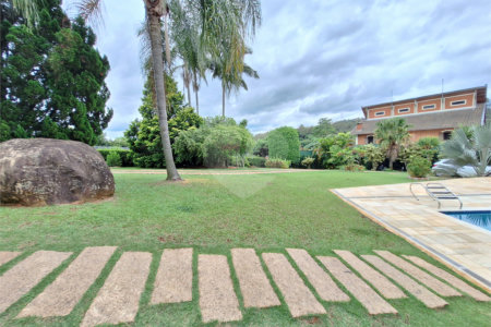 Casa à venda com 7 quartos, sendo 3 suítes, no condomínio Chacaras do Lago, Vinhedo - SP