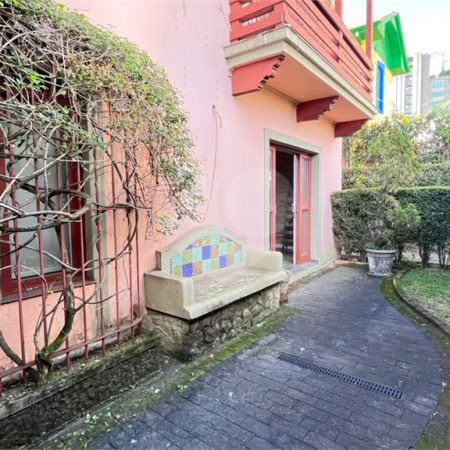 Sobrado à venda ou para alugar com 6 quartos, sendo 1 suíte, em Vila Mariana, São Paulo, SP
