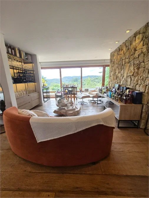 Casa em Condomínio de Alto Padrão no Suíça da Cantareira.