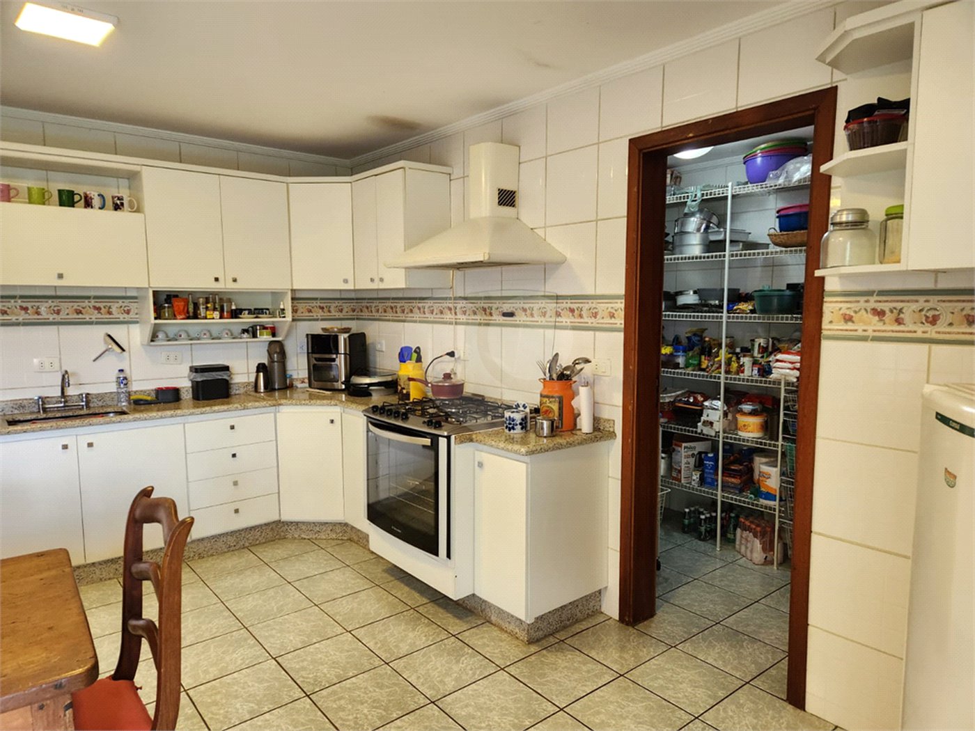 Casa à venda com 5 suítes no condomínio Suíça da Cantareira, Mairiporã - SP