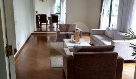 Apartamento à venda com 4 quartos, sendo 3 suítes,  em Aclimação, São Paulo, SP