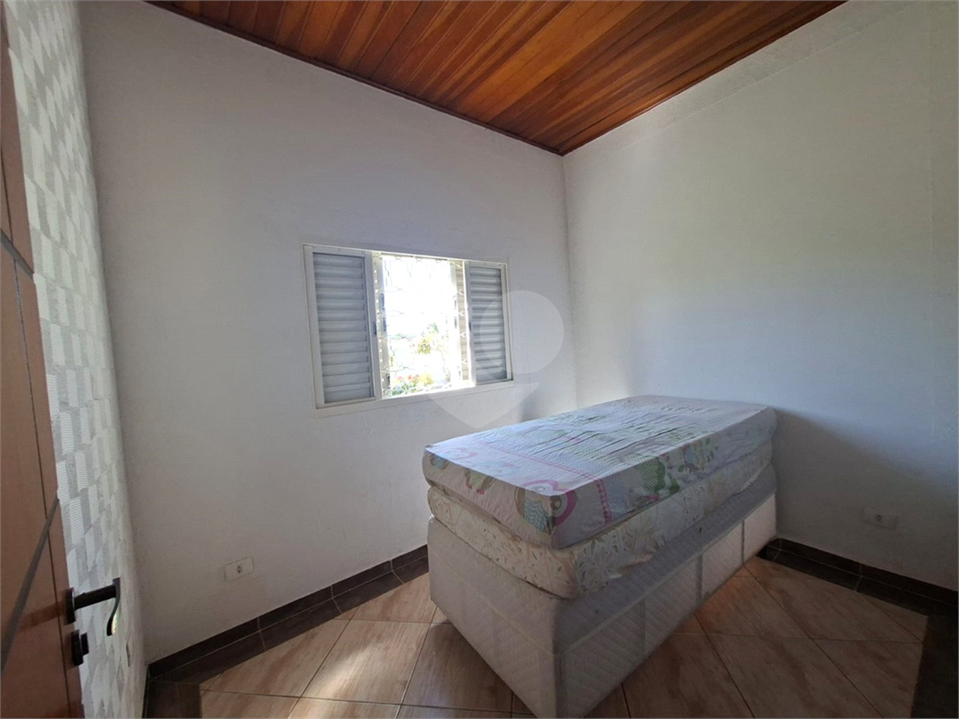 Casa à venda com 3 quartos, sendo 1 suíte,  em Tatetú, Alambari, SP