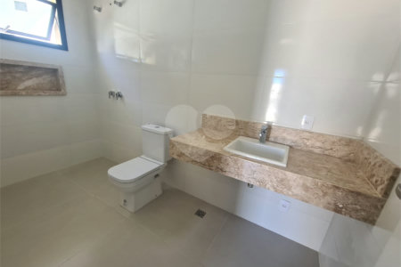 Casa à venda com 3 suítes no condomínio Loteamento Recanto dos Paturis, Vinhedo - SP