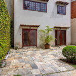 Casa à venda com 4 quartos, sendo 3 suítes,  no condomínio Vila das Flores, São Paulo - SP
