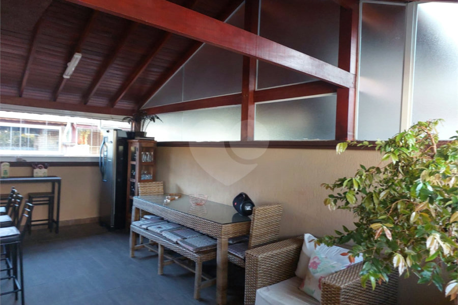 Casa à venda com 3 quartos, sendo 1 suíte, no condomínio Algarve Residencial, São Paulo - SP