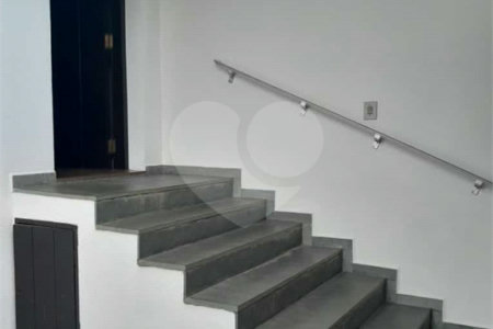 Linda casa para venda / Locação em bairro nobre