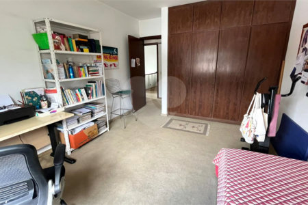 Casa à venda com 4 quartos, sendo 2 suítes, em Lar São Paulo, São Paulo, SP