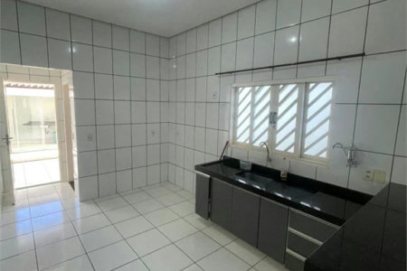 Casa para alugar com 3 quartos, sendo 1 suíte, em Setor Industrial, Balsas, MA