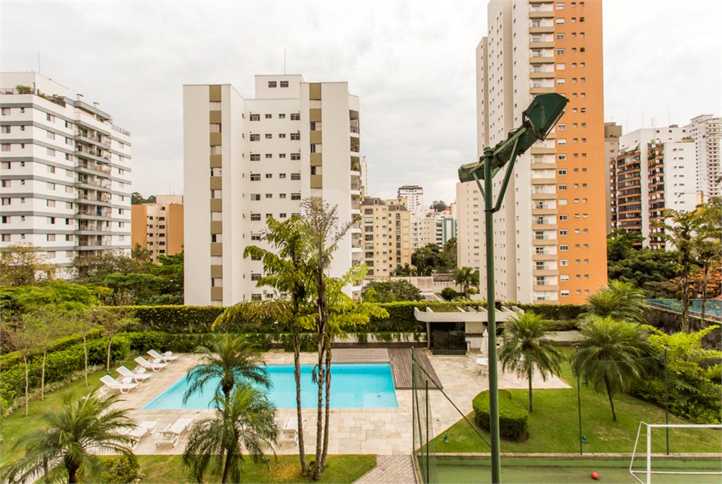 Apartamento à venda com 4 suítes em Real Parque, São Paulo, SP