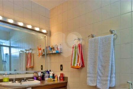 Apartamento à venda com 3 quartos, sendo 1 suíte, em Vila Andrade, São Paulo, SP
