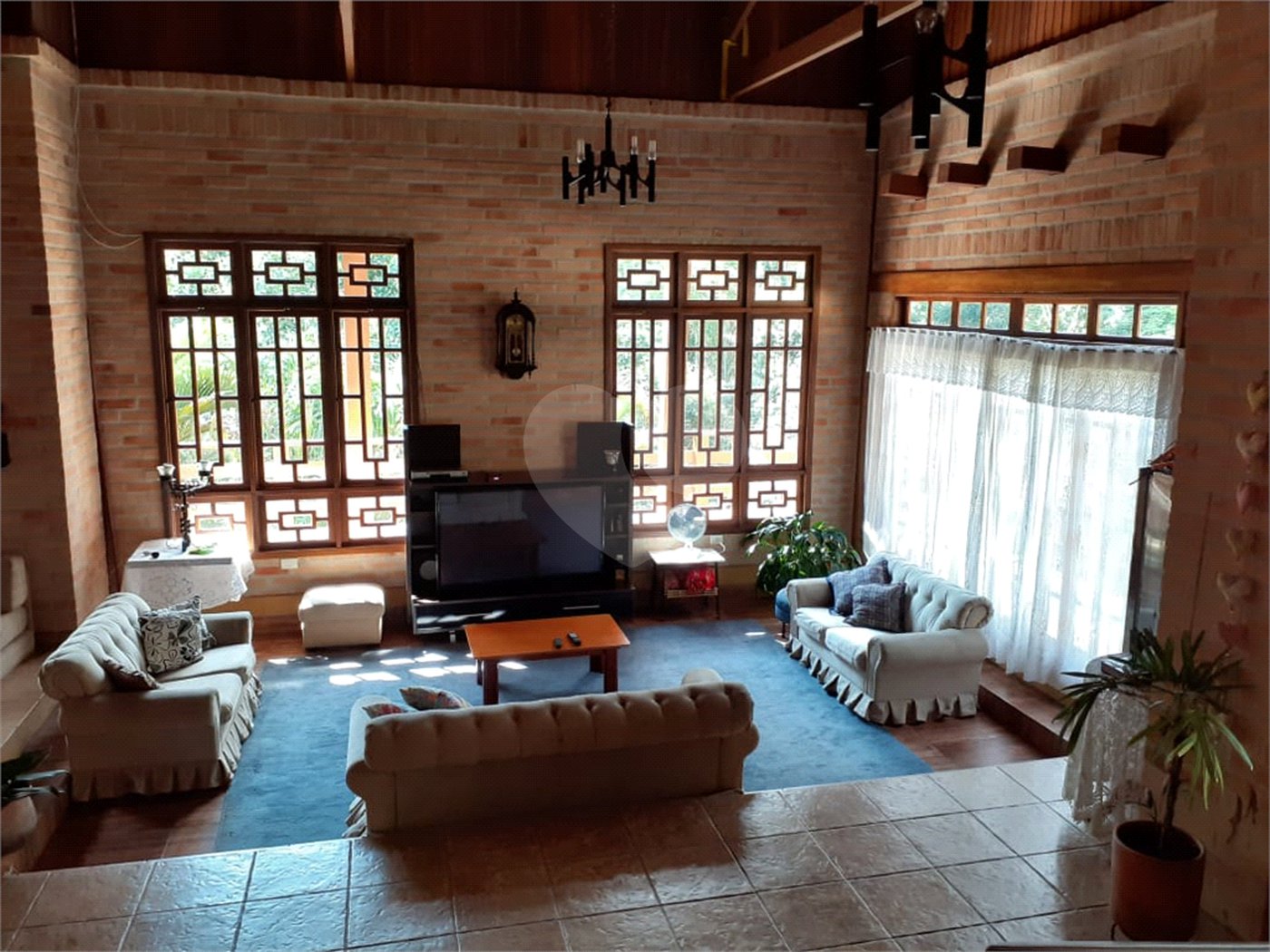 Casa à venda ou para alugar com 3 quartos, sendo 1 suíte, no condomínio Alpes de Caieiras, Caieiras - SP