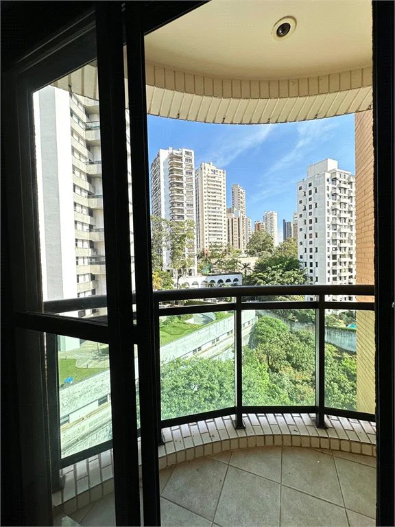 Apartamento à venda com 3 suítes em Vila Suzana, São Paulo, SP