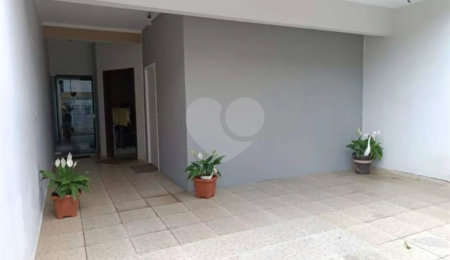 Sobrado à venda com 3 quartos, sendo 1 suíte,  em Jardim Karolyne, Votorantim, SP