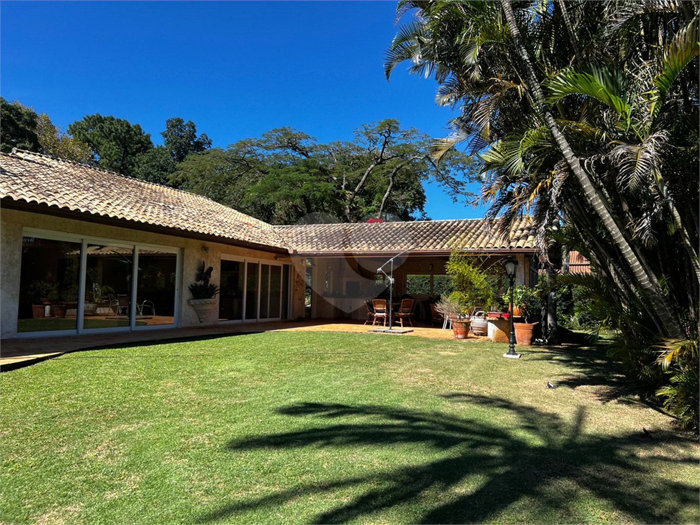 Casa Térrea à venda com 5 quartos, sendo 3 suítes, em Interlagos, São Paulo, SP