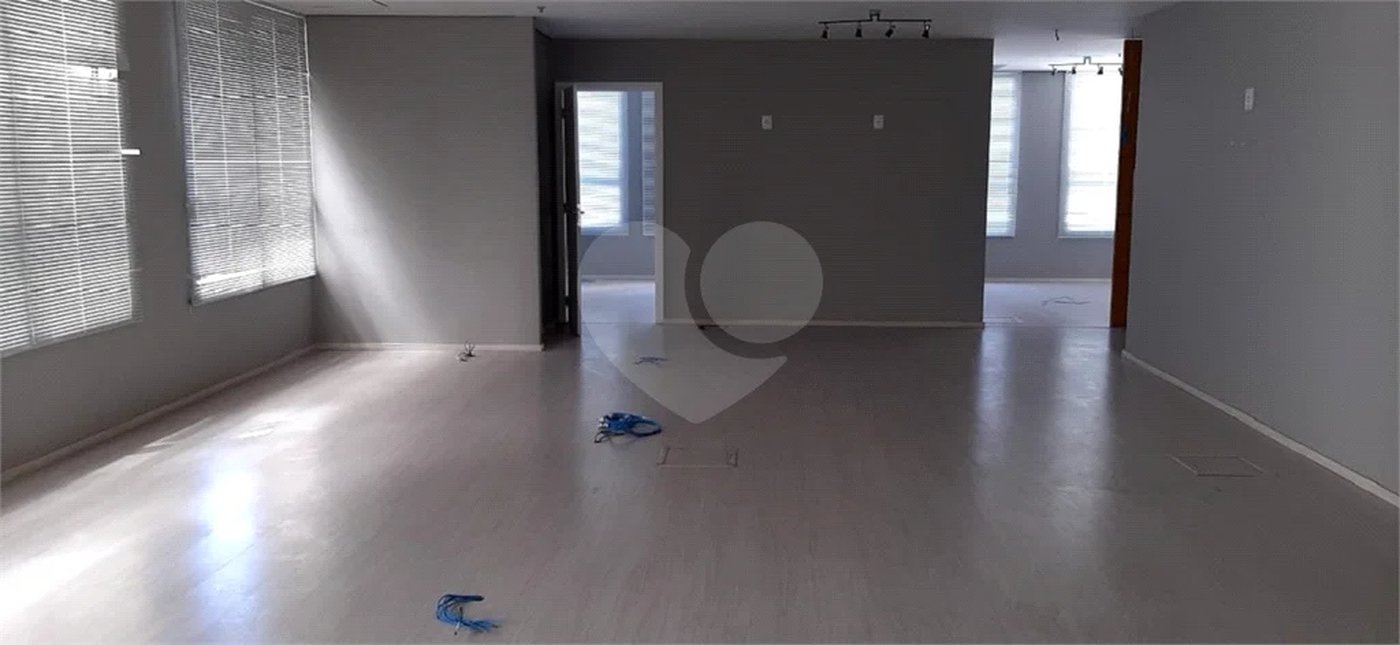 Excelente sala comercial para locação na Consolação