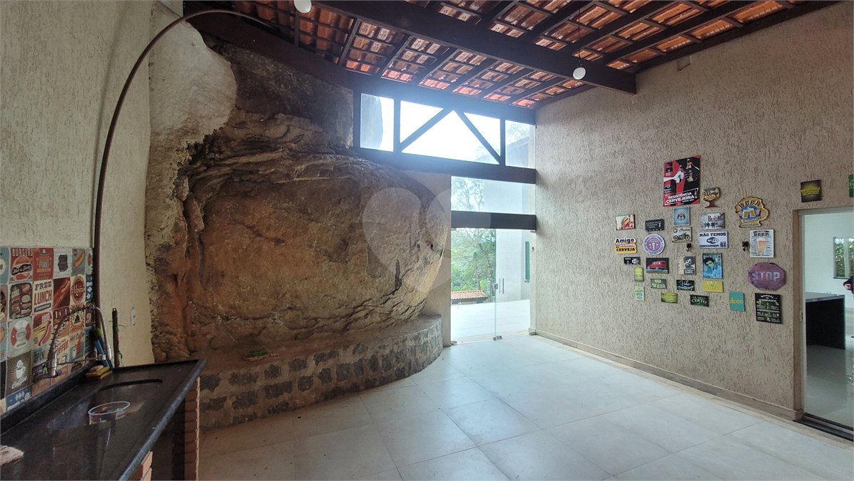 Casa à venda com 4 quartos, sendo 1 suíte, no condomínio Parque Suiça, Caieiras - SP