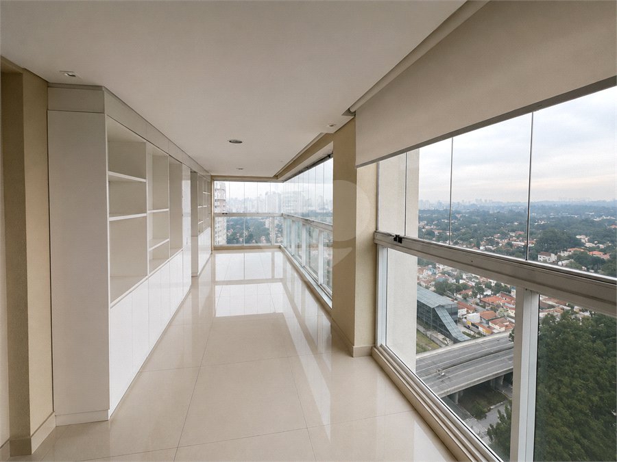 Apartamento à venda com 3 suítes em Campo Belo, São Paulo, SP