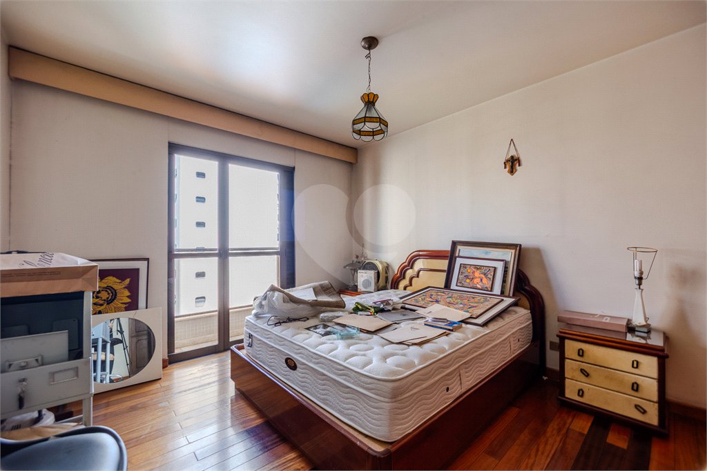 Apartamento à venda com 3 suítes em Moema, São Paulo, SP