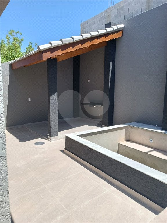 Casa à venda com 3 quartos, sendo 1 suíte, no condomínio Residencial Jardins da Catalunha, Atibaia - SP