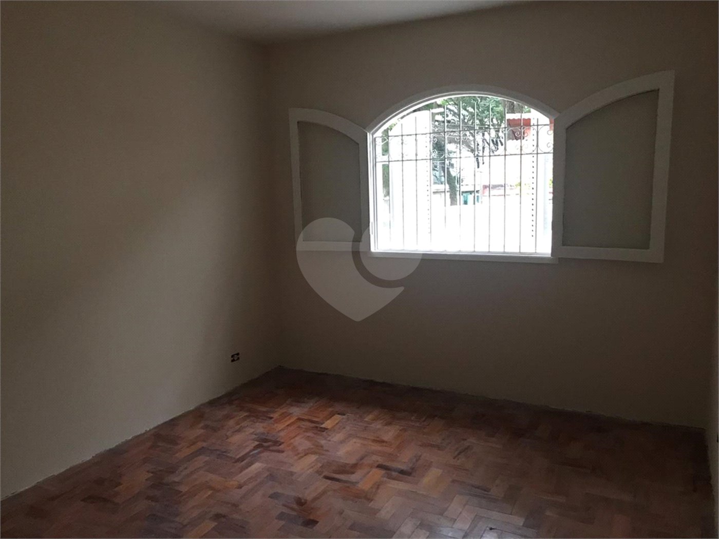 Sobrado à venda com 4 quartos, sendo 1 suíte, em Jardim Floresta, São Paulo, SP