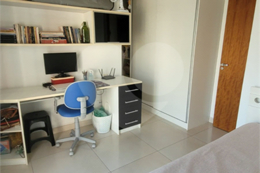 Casa à venda com 2 suítes no condomínio Residencial Sophia, São Paulo - SP