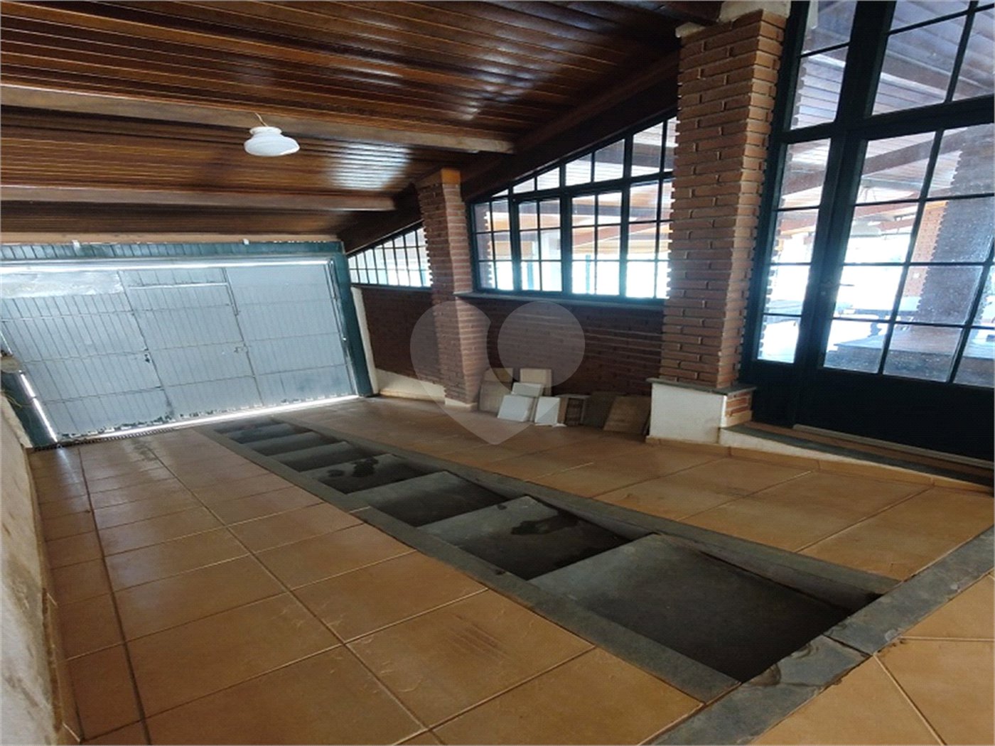 Chácara à venda com 5 quartos, sendo 3 suítes, em Chácaras Fernão Dias, Atibaia, SP