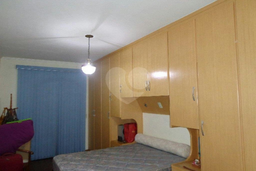 Sobrado à venda com 4 quartos, sendo 1 suíte, em Jardim Floresta, São Paulo, SP