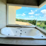 Casa à venda com 5 quartos, sendo 3 suítes, no condomínio Serra da Estrela, Atibaia - SP