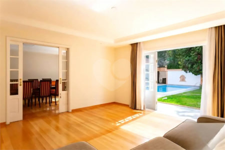 Casa à venda com 4 suítes em Jardim Leonor, São Paulo, SP