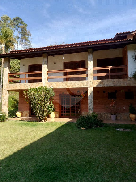 Sobrado à venda com 4 quartos, sendo 1 suíte, em Serra da Cantareira, Mairiporã, SP