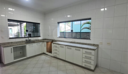 Casa à venda com 4 quartos, sendo 2 suítes,  no condomínio Bosque de Grevilea, Vinhedo - SP