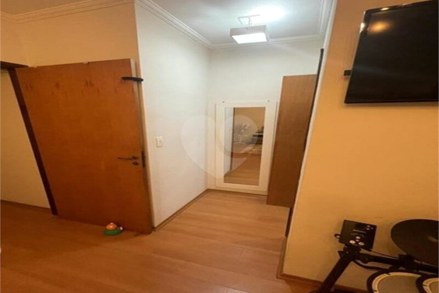 Casa à venda com 3 quartos, sendo 1 suíte, no condomínio Beatriz, São Paulo - SP