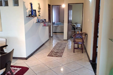 Sobrado à venda com 4 quartos, sendo 2 suítes, em Jardim Modelo, Suzano, SP