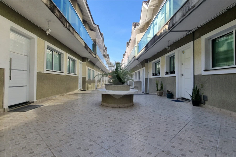 Casa à venda com 3 quartos, sendo 1 suíte,  no condomínio Rafaela I, São Paulo - SP