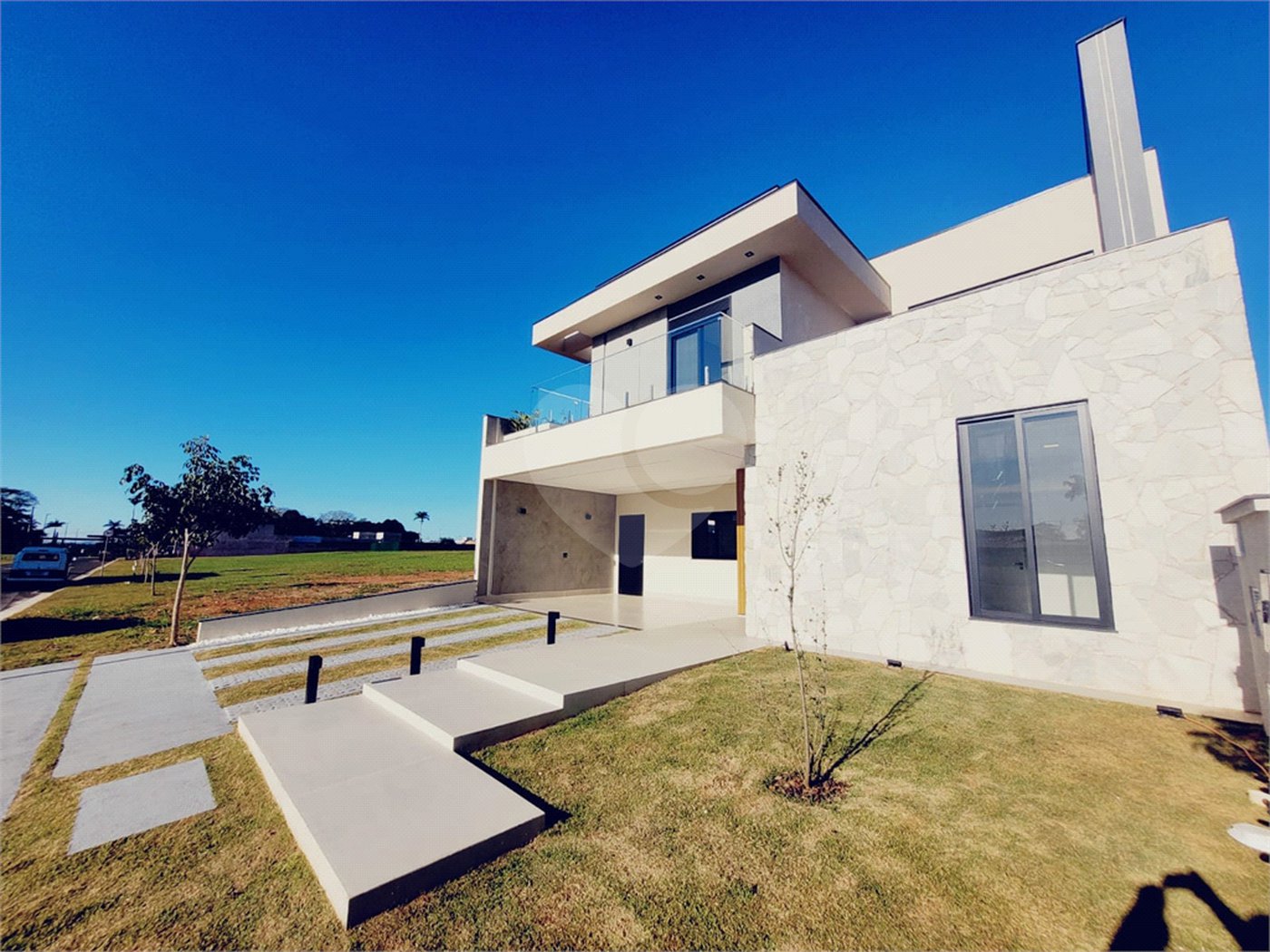 Casa à venda com 4 quartos, sendo 3 suítes, no condomínio Villa Sapezal, Indaiatuba - SP