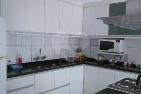 Casa à venda com 3 suítes em Jardim Jussara, São Paulo, SP