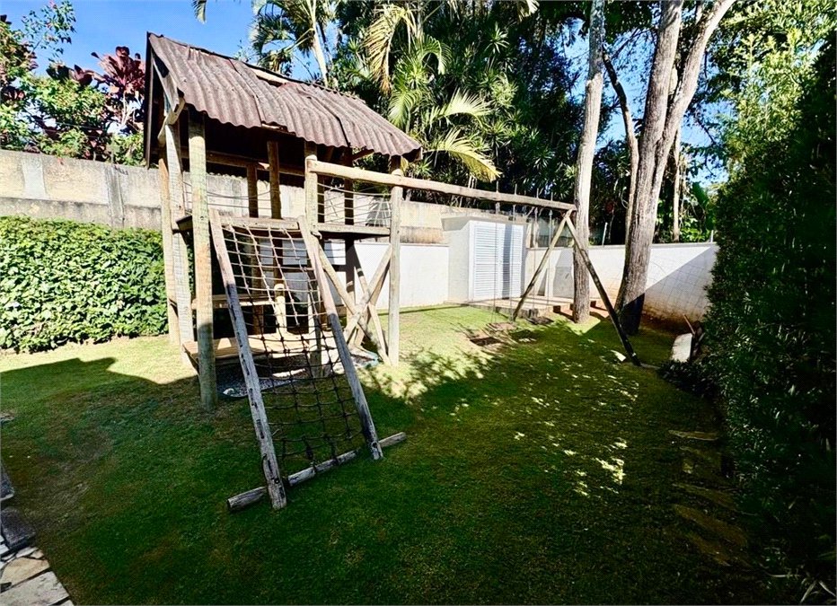 Casa à venda com 3 quartos, sendo 1 suíte, no condomínio Residencial Rio Preto Village, Atibaia - SP