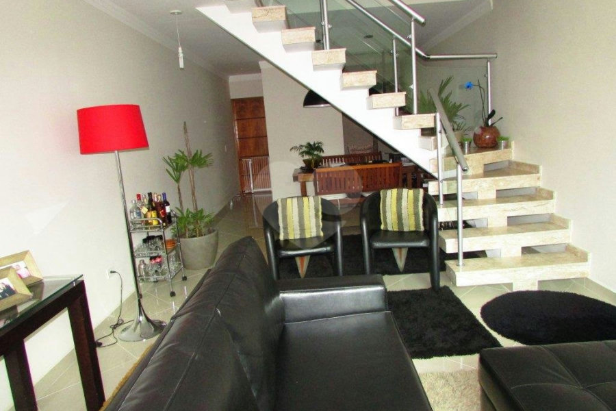 Sobrado à venda com 3 quartos, sendo 1 suíte,  em Vila Constança, São Paulo, SP