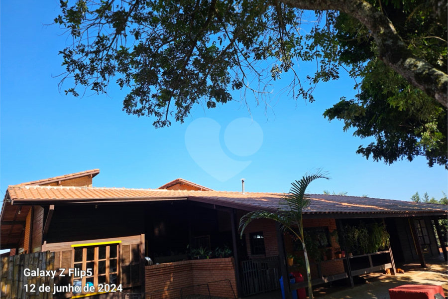 Casa à venda com 4 quartos, sendo 3 suítes, no condomínio Residncial Euroville, Carapicuíba - SP